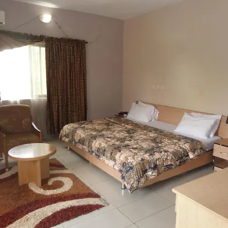 Hotel Golden Astoria 2*